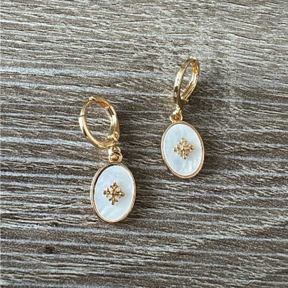 Vintage style hoop earrings A407 - Picture 2 of 4